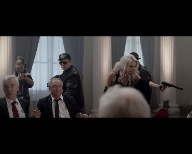 Donatan! Zdradź, kim jest ta gorąca blondynka z Cichej Wody 