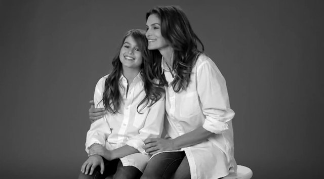 Cindy Crawford w reklamie z córką Kaią [VIDEO]
