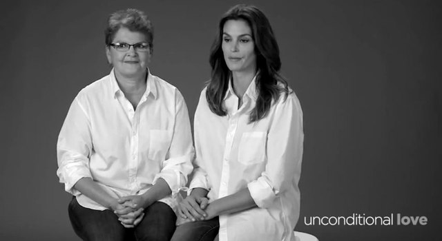Cindy Crawford w reklamie z córką Kaią [VIDEO]