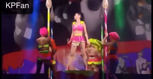 Katy Perry wyśmiewa Kim Kardashian na swoich koncertach 