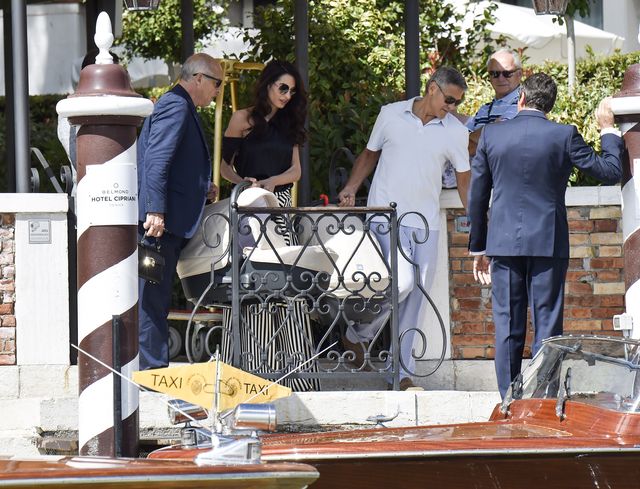 Clooneyowie z bliźniętami w Wenecji (ZDJĘCIA)