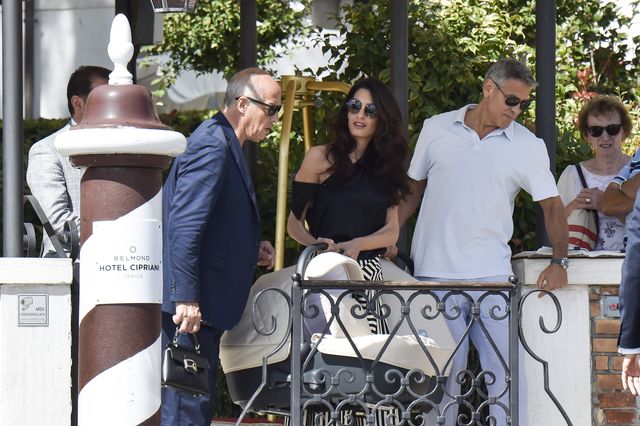 Clooneyowie z bliźniętami w Wenecji (ZDJĘCIA)