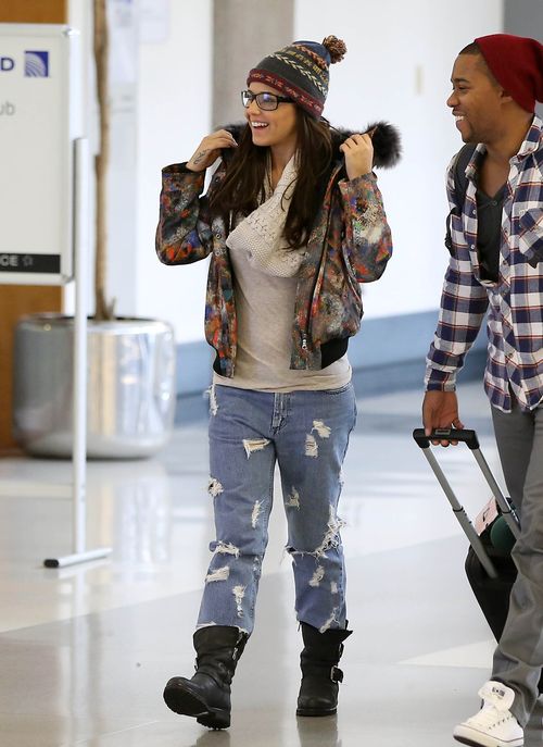 Cheryl Cole dla żartu chowa się przed paparazzi (FOTO)