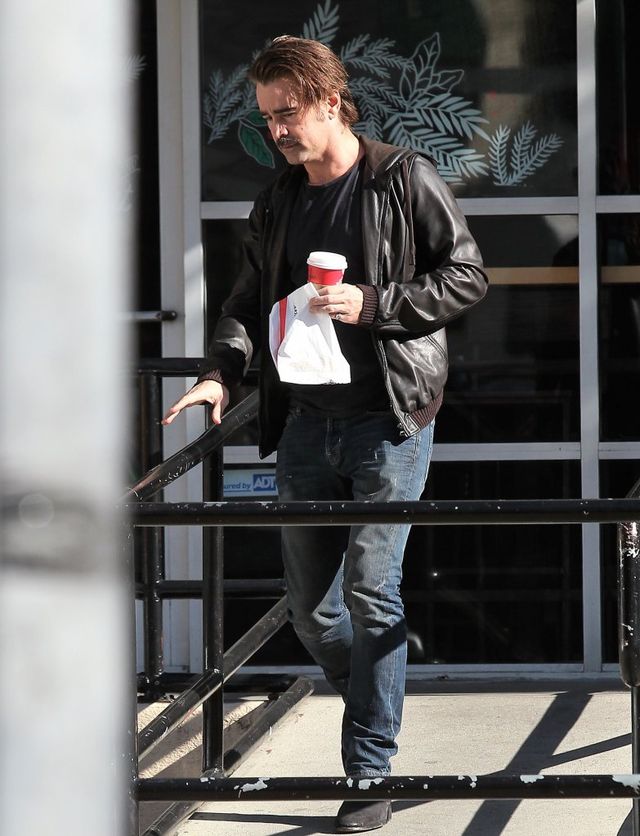 Co oni mają z tymi wąsami? Ten przystojniak wygąda w nich naprawdę słabo (FOTO)