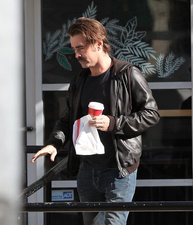 Co oni mają z tymi wąsami? Ten przystojniak wygąda w nich naprawdę słabo (FOTO)