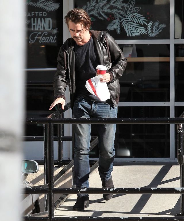 Co oni mają z tymi wąsami? Ten przystojniak wygąda w nich naprawdę słabo (FOTO)