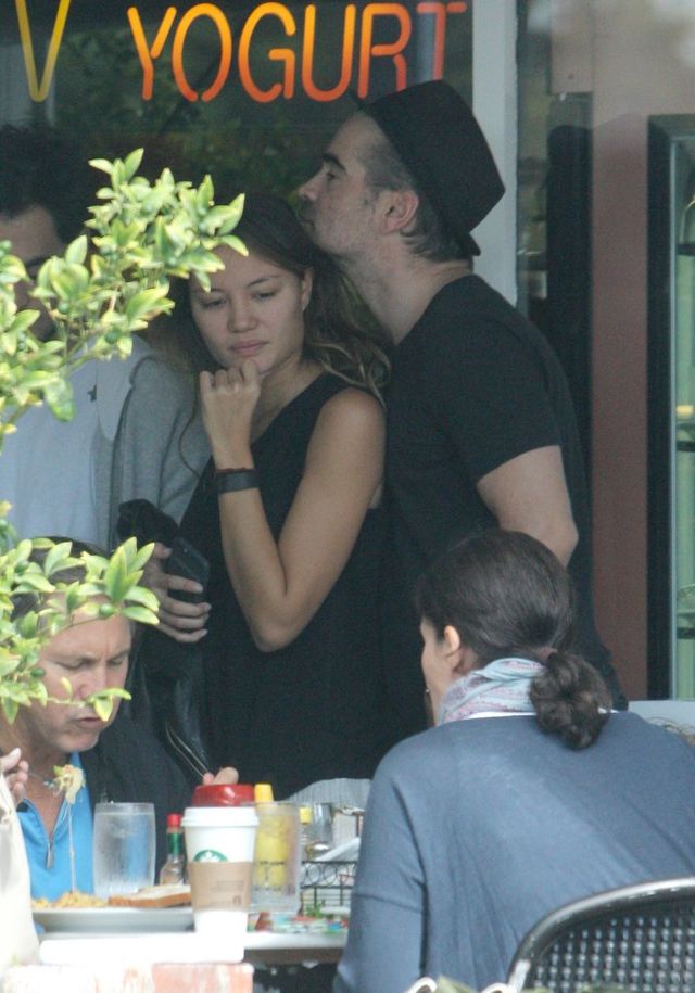 Co oni mają z tymi wąsami? Ten przystojniak wygąda w nich naprawdę słabo (FOTO)