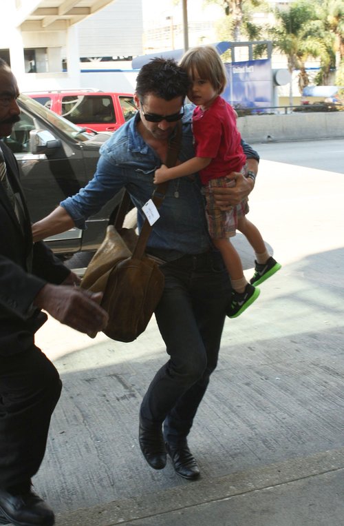 Troskliwy tata Colin Farrell (FOTO)