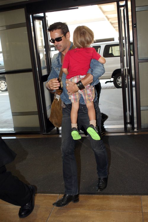 Troskliwy tata Colin Farrell (FOTO)