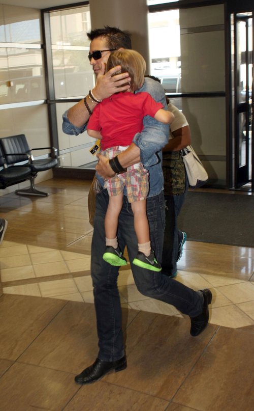 Troskliwy tata Colin Farrell (FOTO)