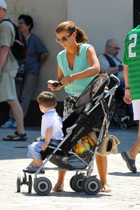 Coleen Rooney z dzieckiem w Krakowie (FOTO) Coleen Rooney z dzieckiem w Krakowie (FOTO)