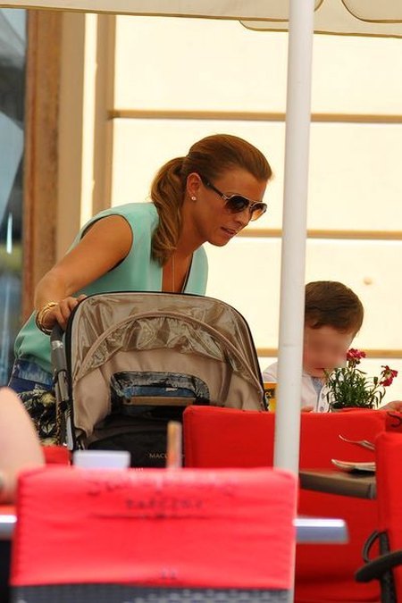 Coleen Rooney z dzieckiem w Krakowie (FOTO) Coleen Rooney z dzieckiem w Krakowie (FOTO)