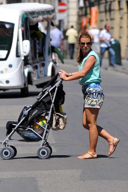 Coleen Rooney z dzieckiem w Krakowie (FOTO) Coleen Rooney z dzieckiem w Krakowie (FOTO)