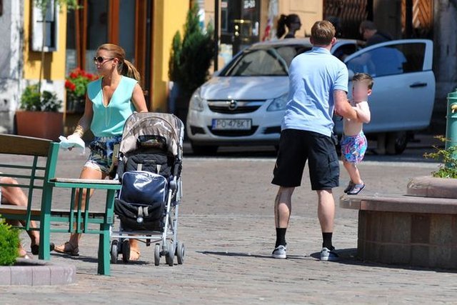 Coleen Rooney z dzieckiem w Krakowie (FOTO) Coleen Rooney z dzieckiem w Krakowie (FOTO)