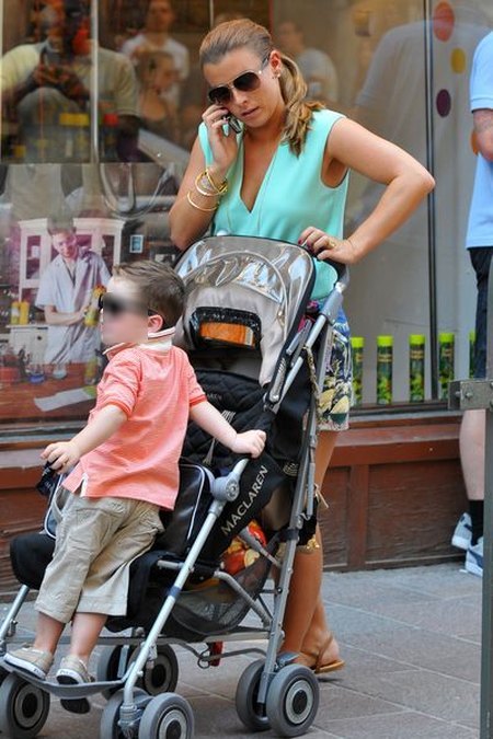Coleen Rooney z dzieckiem w Krakowie (FOTO) Coleen Rooney z dzieckiem w Krakowie (FOTO)