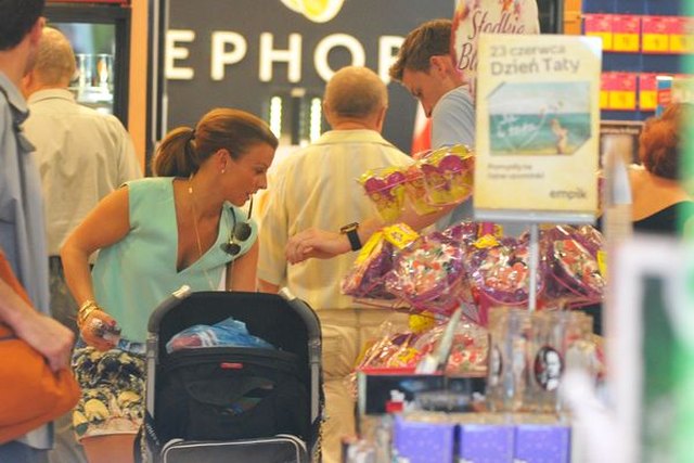 Coleen Rooney z dzieckiem w Krakowie (FOTO) Coleen Rooney z dzieckiem w Krakowie (FOTO)