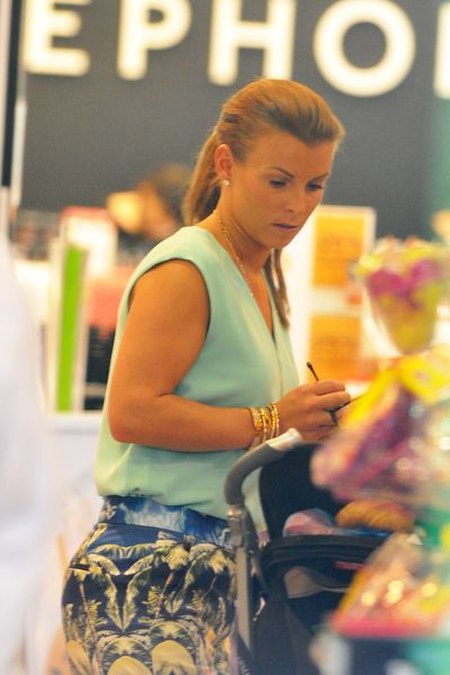 Coleen Rooney z dzieckiem w Krakowie (FOTO) Coleen Rooney z dzieckiem w Krakowie (FOTO)