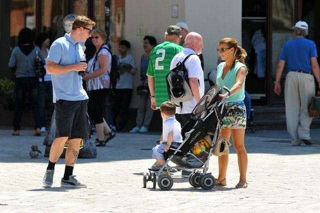 Coleen Rooney z dzieckiem w Krakowie (FOTO) Coleen Rooney z dzieckiem w Krakowie (FOTO)