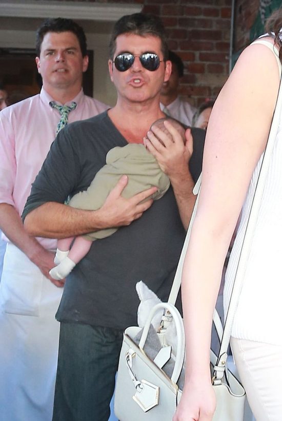 Synek Simona Cowella zepsuł humor pasażarowi lotu do Miami Synek Simona Cowella zepsuł humor pasażarowi lotu do Miami