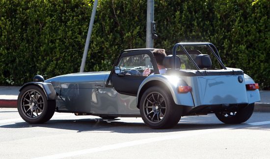 Simon Cowell chwali się nową zabawką (FOTO)