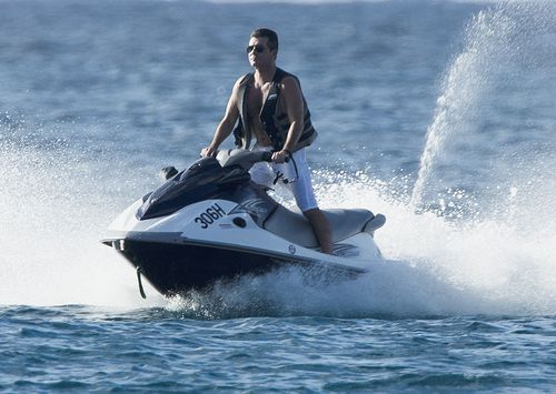 Simon Cowell szalał na skuterach wodnych