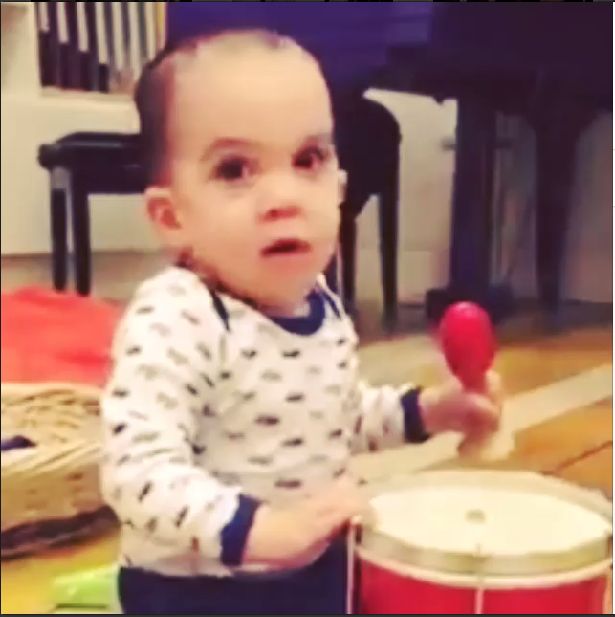 Pochwalił się zdolnościami półrocznego dziecka (VIDEO)