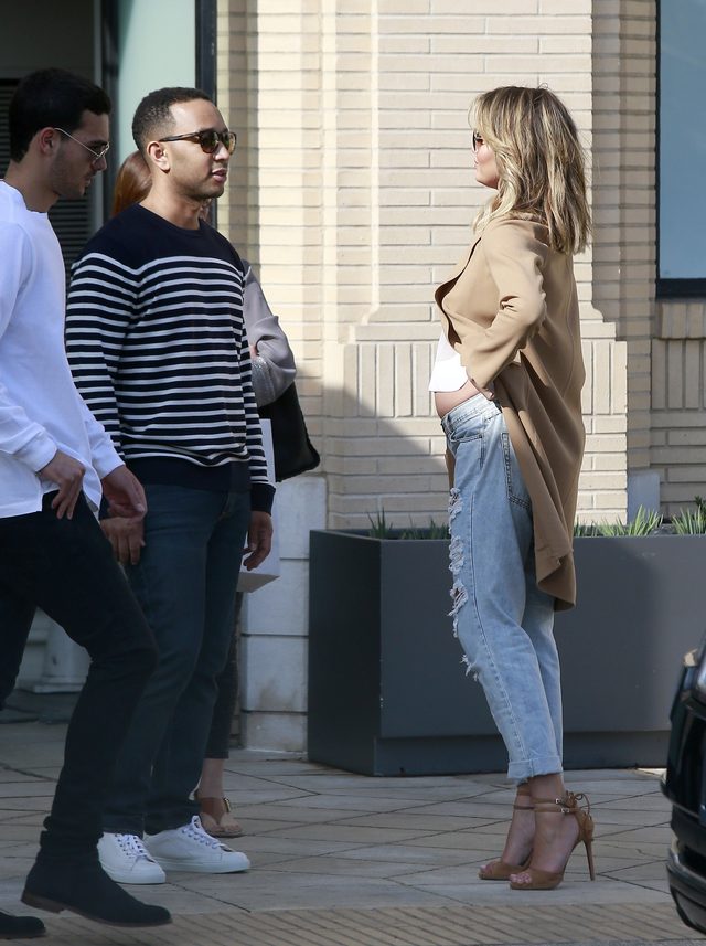 Internauci: Kobieto, ubierz się! (FOTO)