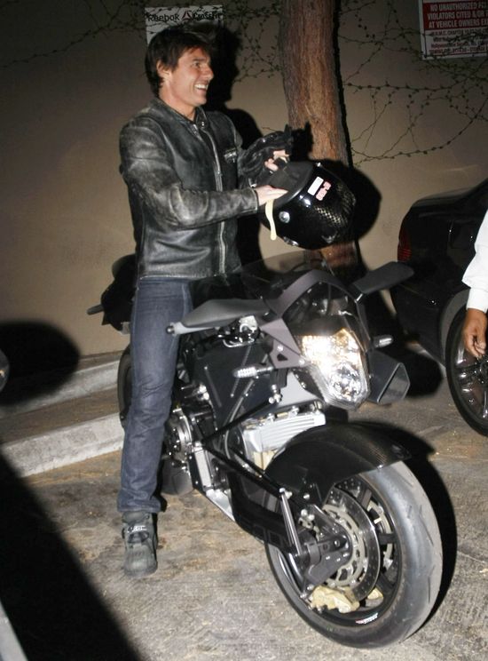 Tom Cruise lansuje się na vyrusie (FOTO)