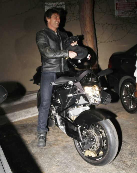 Tom Cruise lansuje się na vyrusie (FOTO)