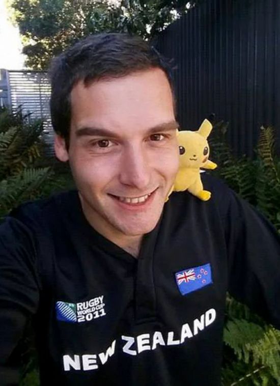 Ten mężczyzna rzucił stabilną pracę, aby... odszukać wszystkie Pokemony! Ten mężczyzna rzucił stabilną pracę, aby... odszukać wszystkie Pokemony!