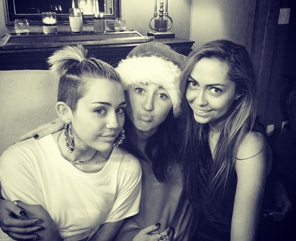 Miley Cyrus chciała odbić chłopaka siostrze! Miley Cyrus chciała odbić chłopaka siostrze!