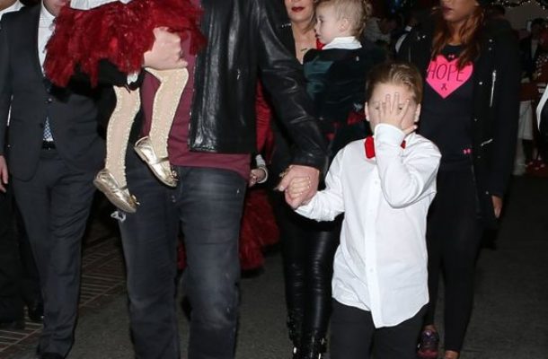 Tori Spelling udaje rodzinną sielankę