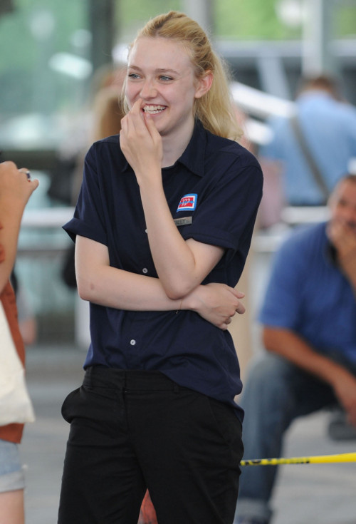 Dakota Fanning staje po stronie przyjaciółki Kristen Stewart Dakota Fanning staje po stronie przyjaciółki Kristen Stewart