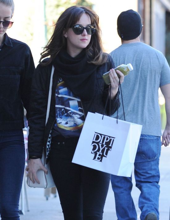 Dakota Johnson wreszcie wygląda jak gwiazda? (FOTO) Dakota Johnson wreszcie wygląda jak gwiazda? (FOTO)