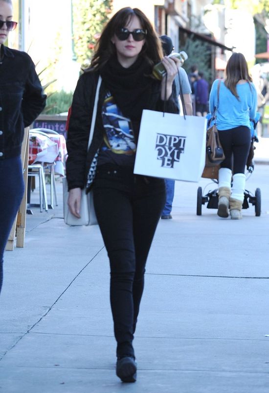 Dakota Johnson wreszcie wygląda jak gwiazda? (FOTO) Dakota Johnson wreszcie wygląda jak gwiazda? (FOTO)