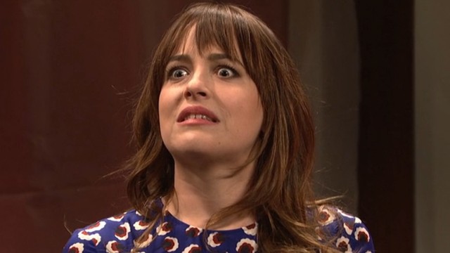 Dakota Johnson w SNL odwiedza czerwony pokój...