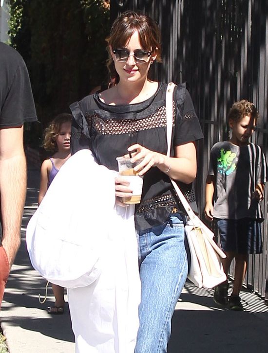 Tymczasem u Dakoty Johnson... (FOTO) Tymczasem u Dakoty Johnson... (FOTO)