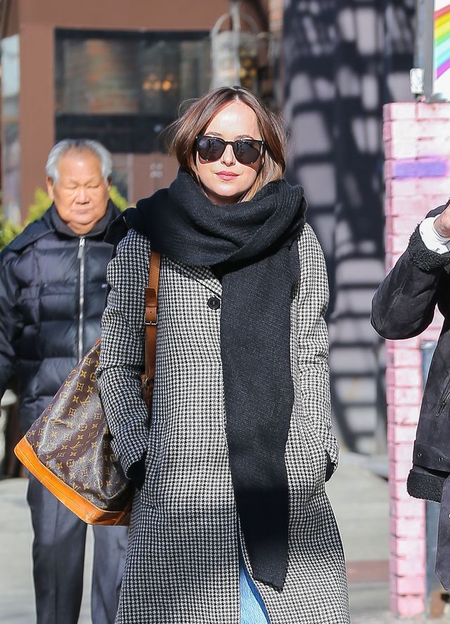 Jak Dakota Johnson przygotowuje sie do promocji Ciemniejszej Strony Greya?