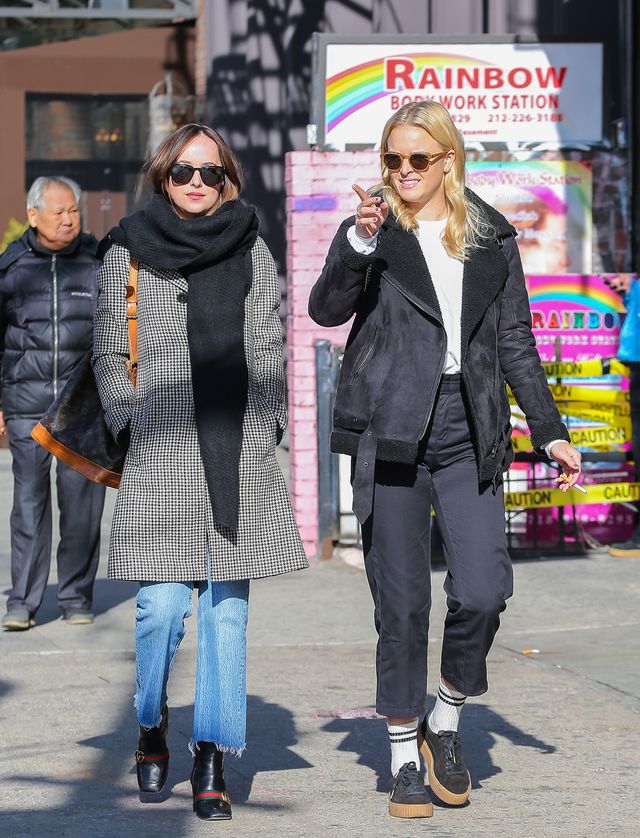 Jak Dakota Johnson przygotowuje sie do promocji Ciemniejszej Strony Greya?