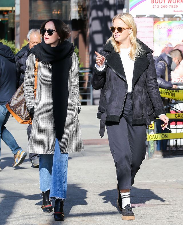 Jak Dakota Johnson przygotowuje sie do promocji Ciemniejszej Strony Greya?