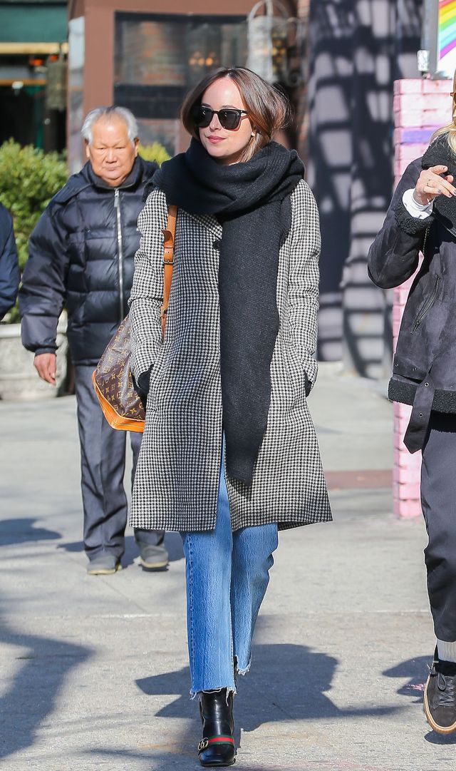 Jak Dakota Johnson przygotowuje sie do promocji Ciemniejszej Strony Greya?