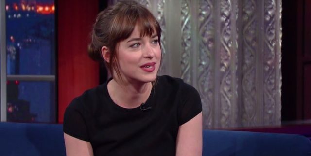 Dakota Johnson pije tequilę na wizji! (VIDEO) Dakota Johnson pije tequilę na wizji! (VIDEO)