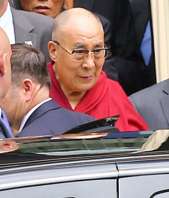 Co o rozwodzie Jolie i Pitta sądzi... Dalajlama? 