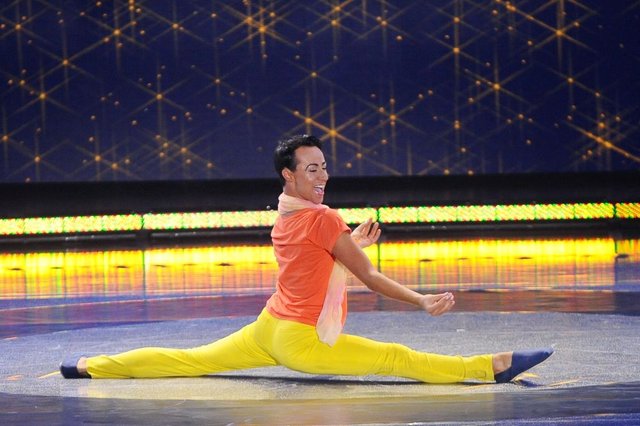 W pełnym makijażu robi szpagaty w Tylko taniec (FOTO)