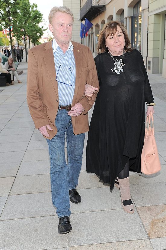 Nie wiedziała, że kreacja prześwituje (FOTO)