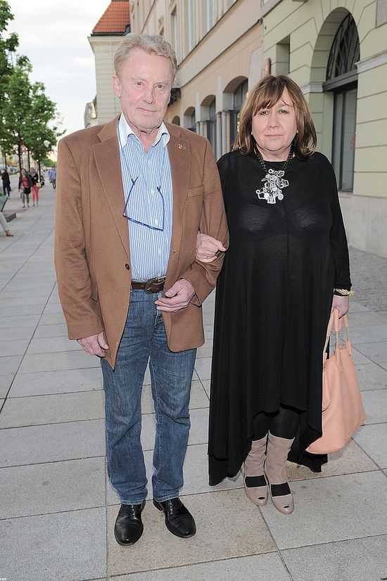 Nie wiedziała, że kreacja prześwituje (FOTO)