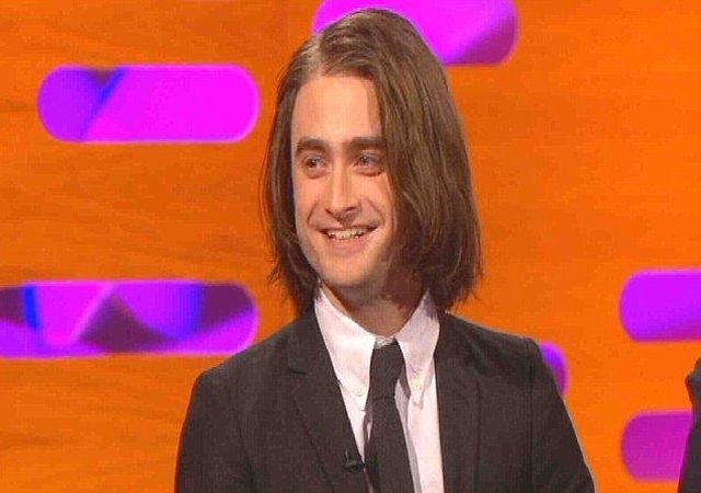 Daniel Radcliffe doczepił sobie włosy (VIDEO)