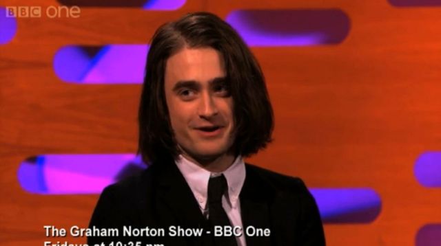 Daniel Radcliffe doczepił sobie włosy (VIDEO)