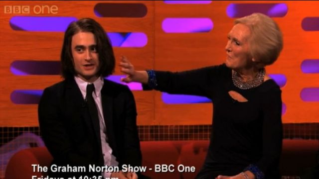 Daniel Radcliffe doczepił sobie włosy (VIDEO)