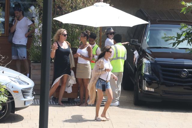 Twardziel? Zobacz, co nosi pod pachą (ZDJĘCIA)